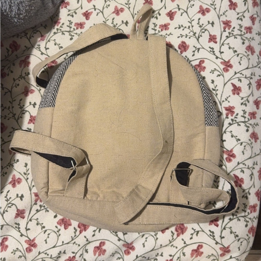 small back pack - Picture 2 of 2